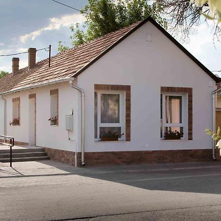 Irisz Apartmanhaz Морахалом Номер фото